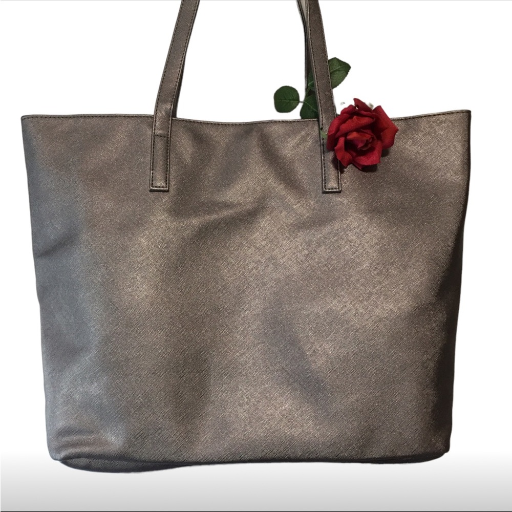 Lg gray or silver or tan neutral  metallic double handle lined tote EUC
